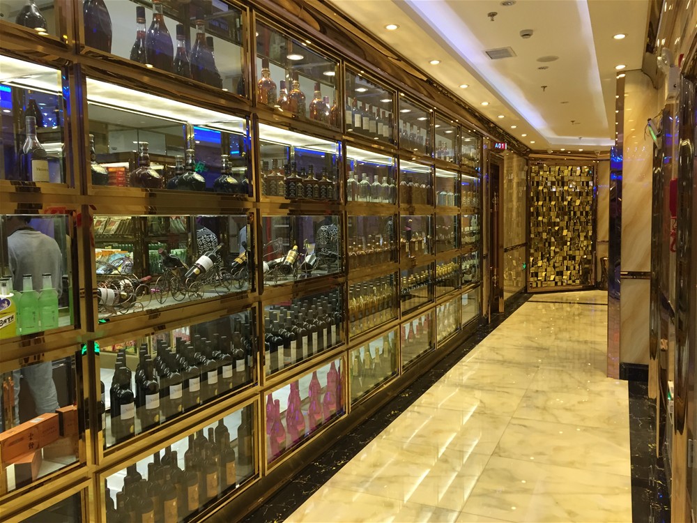 昆明喜臨門量販?zhǔn)終TV工程全部采用金艾陶瓷磚微晶石產(chǎn)品鋪貼