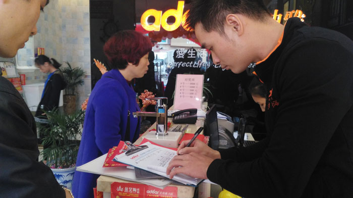 12月18日，湛江廉江金艾陶瓷磚品牌終端店面盛大開業！