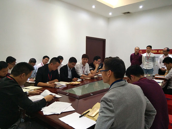 2017年4月5日上午，陶瓷一線品牌金艾陶瓷磚銷售團隊3月PK賽的結果在金艾陶瓷磚營銷總部揭曉。銷售PK賽旨在營造公司良好的“比、學、趕、超”工作氛圍的同時，也提升金艾陶瓷磚銷售團隊在終端市場的銷售能力和戰斗力。