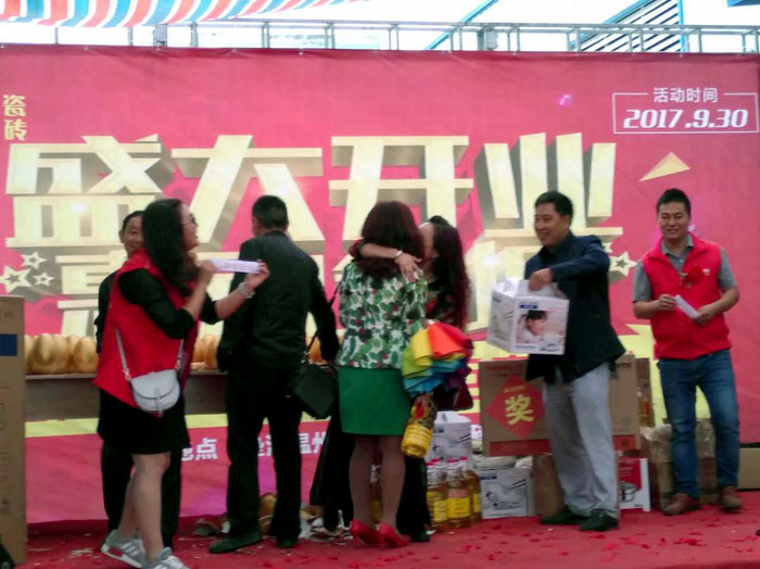 陶瓷一線品牌金艾陶瓷磚墊江店盛裝開業,惠動全城