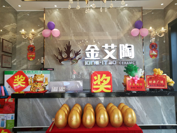 2017年10月1日,陶瓷一線品牌金艾陶瓷磚衡陽店盛裝開業(yè),這是一場(chǎng)充滿歡呼和雀躍的讓利盛宴。