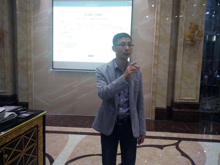 2017年11月2日晚，生命不息，學(xué)習(xí)不止金艾陶法定學(xué)習(xí)日，11月全公司人員學(xué)習(xí)會(huì)圓滿結(jié)束，一起分享《干法》，樂于工作，開心生活，即使在苦難中，只要拼命工作，就能帶來不可思議的好運(yùn)。過好每一天，就是成功之道！