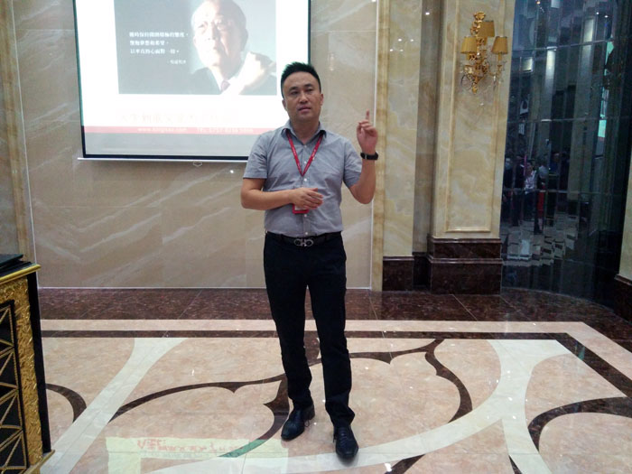 2017年11月2日晚，生命不息，學(xué)習(xí)不止金艾陶法定學(xué)習(xí)日，11月全公司人員學(xué)習(xí)會(huì)圓滿結(jié)束，一起分享《干法》，樂于工作，開心生活，即使在苦難中，只要拼命工作，就能帶來不可思議的好運(yùn)。過好每一天，就是成功之道！