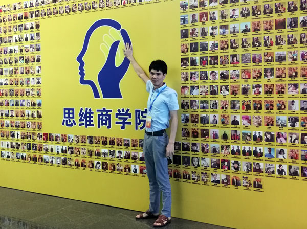 如今，80后已經成長為壯年，逐漸成為各個崗位的重要負責人，因生活的洗禮變得理性而不再沖動。“80后”，他們青春洋溢，在各個崗位上都沖在最前線。“80后”獨具個性和魅力，已然成為各行各業主力軍代表人物。作為80后典型的創業成功代表陶瓷一線品牌 金艾陶瓷磚 龍川總代理吳金星與他的銷售團隊便是其中之一。